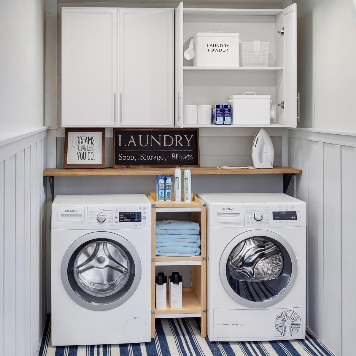 White Wall Cabinet with Adjustable Shelf Q4532